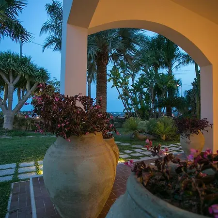 别墅 Temenos By Ortigiaapartments *