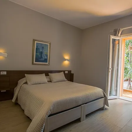 别墅 Temenos By Ortigiaapartments *