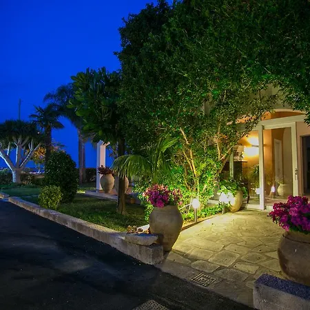 别墅 Temenos By Ortigiaapartments *