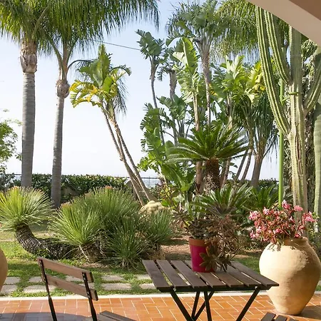 Villa Temenos By Ortigiaapartments *