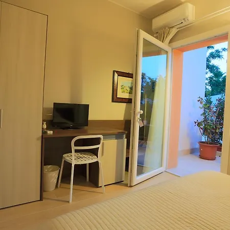 Villa Temenos By Ortigiaapartments *